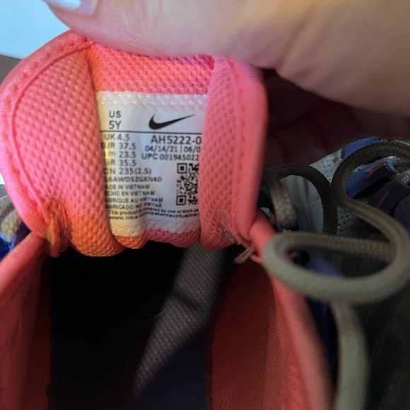 Nike Air Max Axis in grey size 5 - Picture 8 of 11